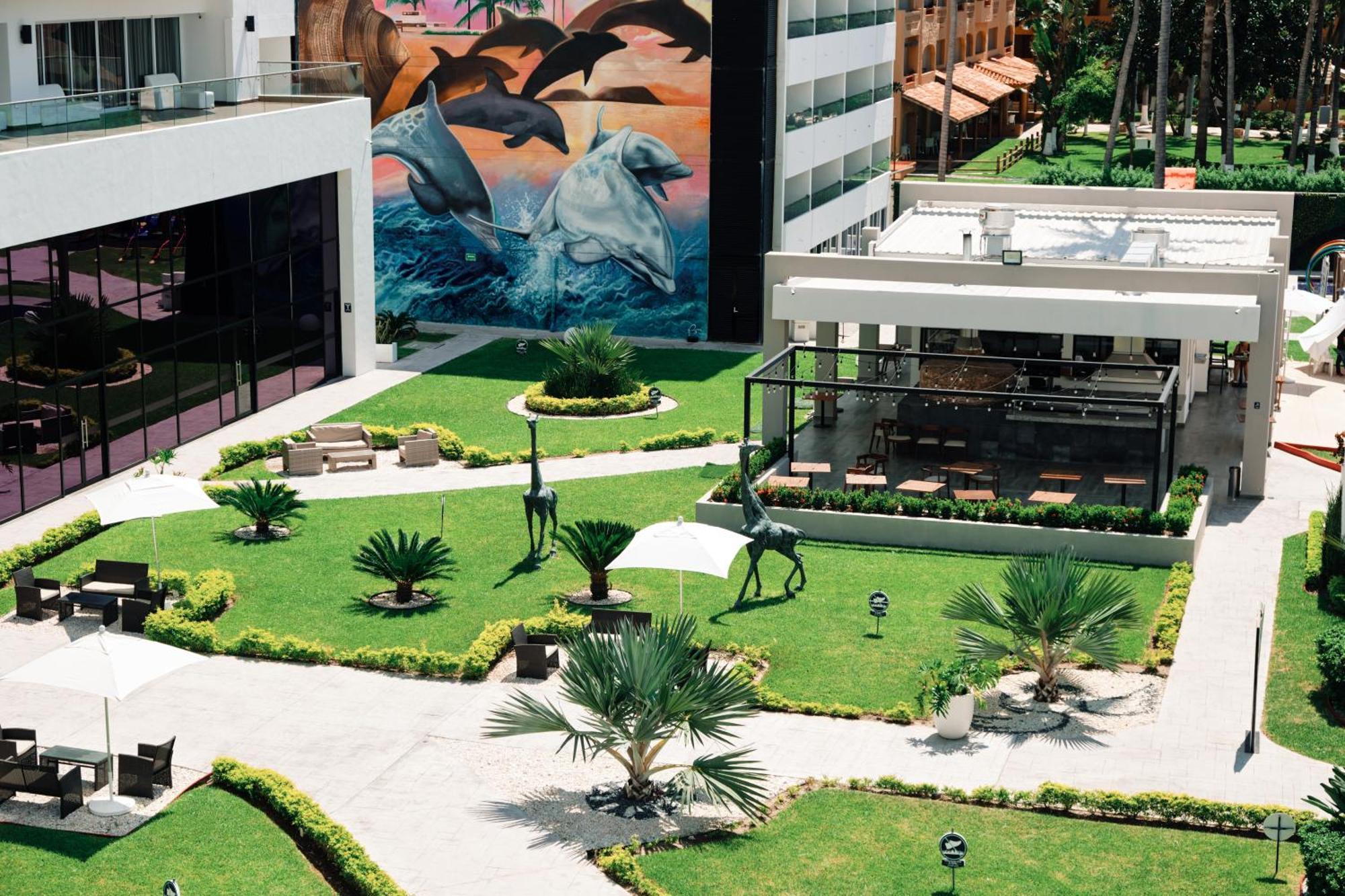 The Inn At Mazatlán Εξωτερικό φωτογραφία The campus of the University of the West Indies, Cave Hill Campus