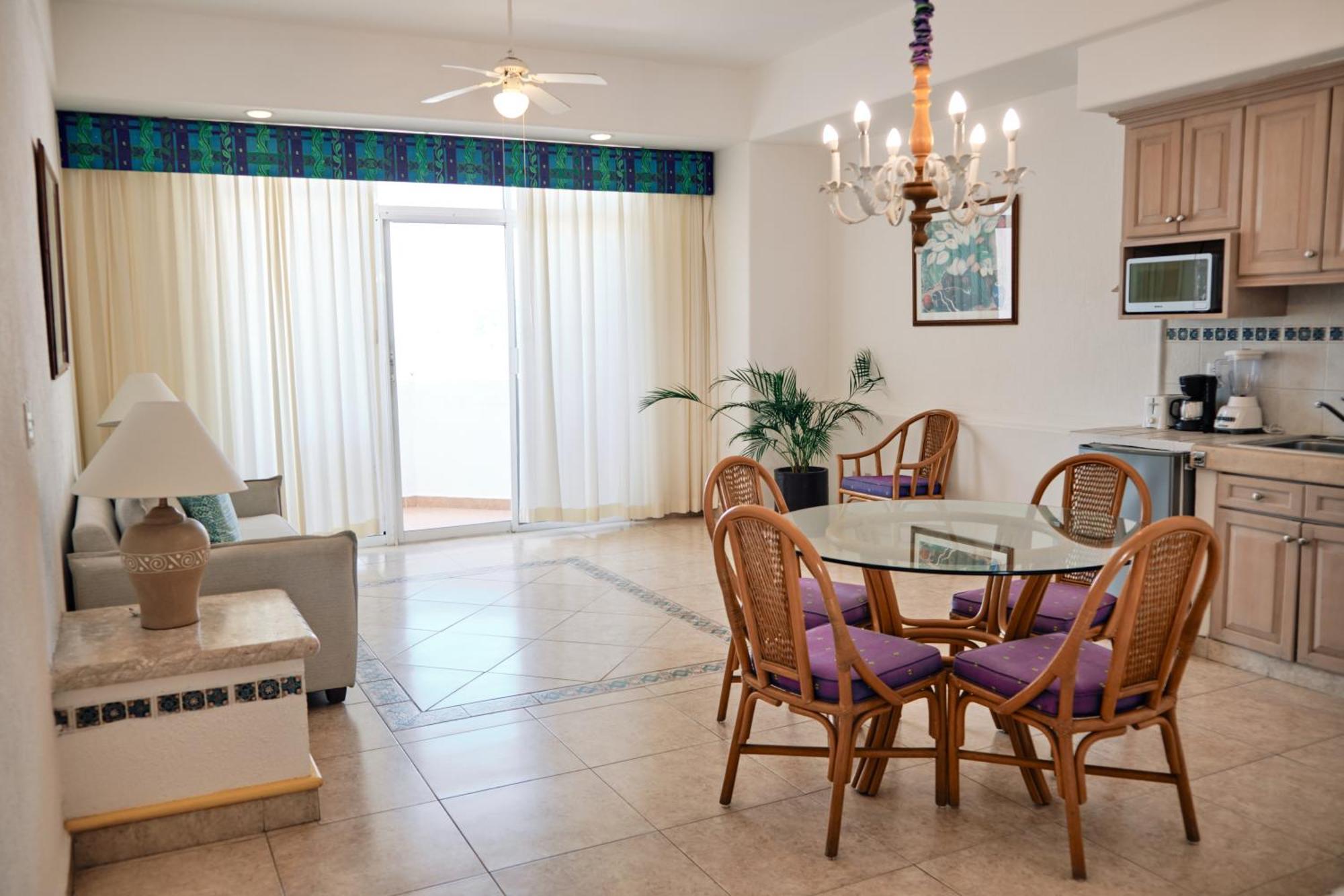 The Inn At Mazatlán Εξωτερικό φωτογραφία A typical living room at the Grand at Moon Palace