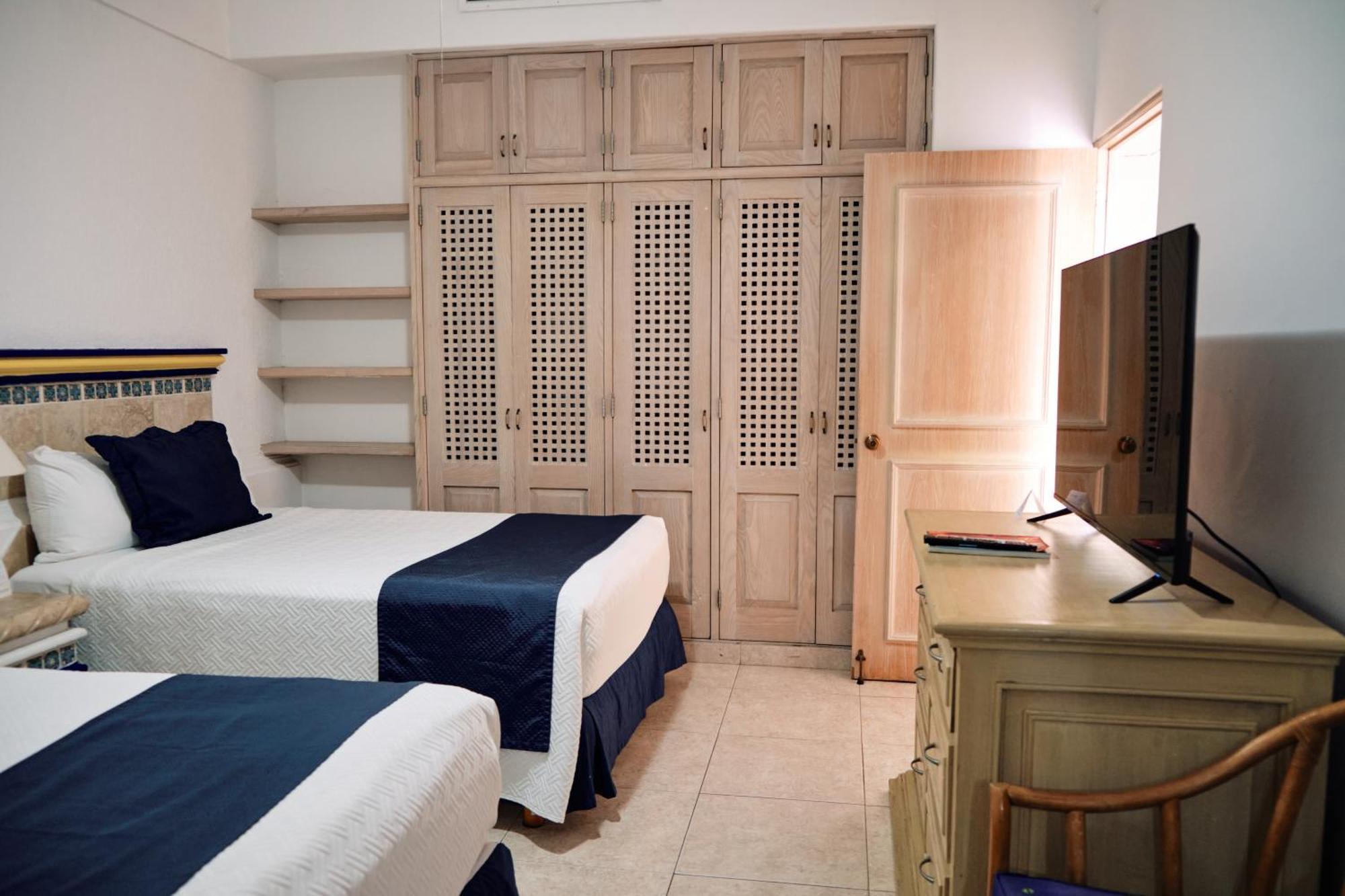 The Inn At Mazatlán Εξωτερικό φωτογραφία A room at the hotel