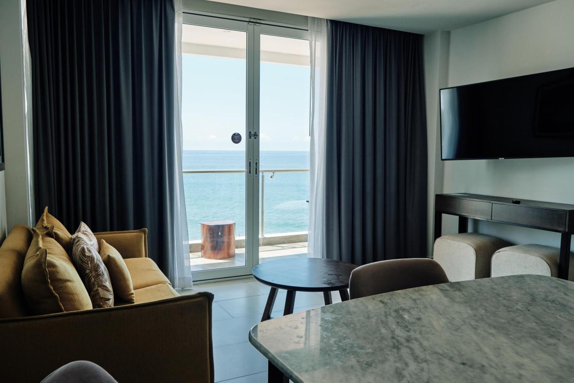 The Inn At Mazatlán Εξωτερικό φωτογραφία A suite at the Hilton Tel Aviv