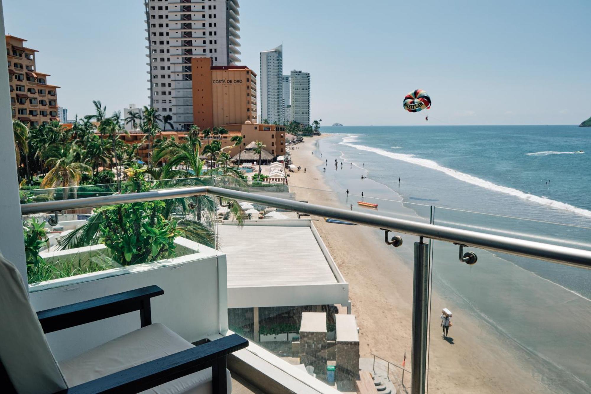 The Inn At Mazatlán Εξωτερικό φωτογραφία Balcony with a view of the beach